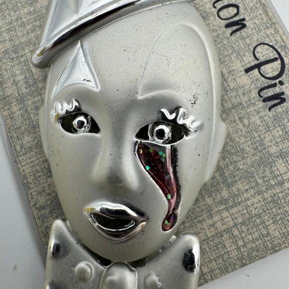 Vintage 80s Sad Clown Face Brooch Pin Glitter Tear Harlequin Mime Hat - Picture 2 of 4
